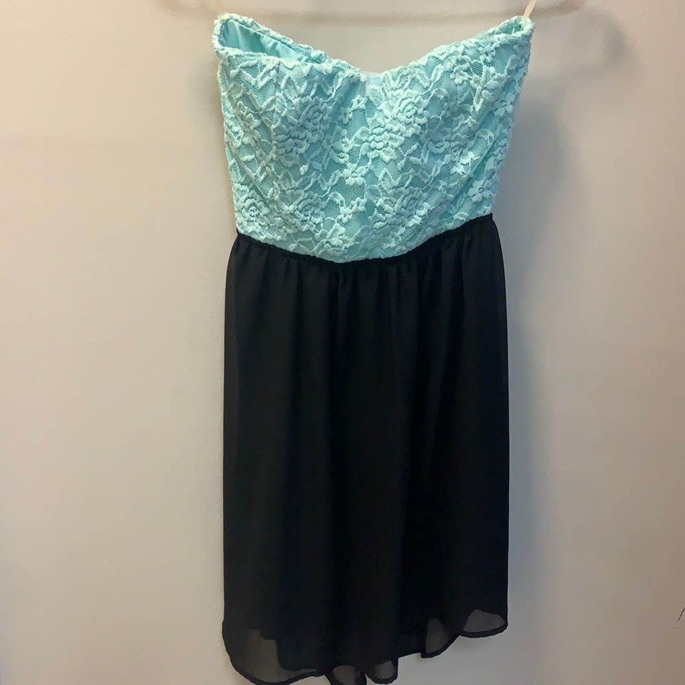 Strapless key hole back dress